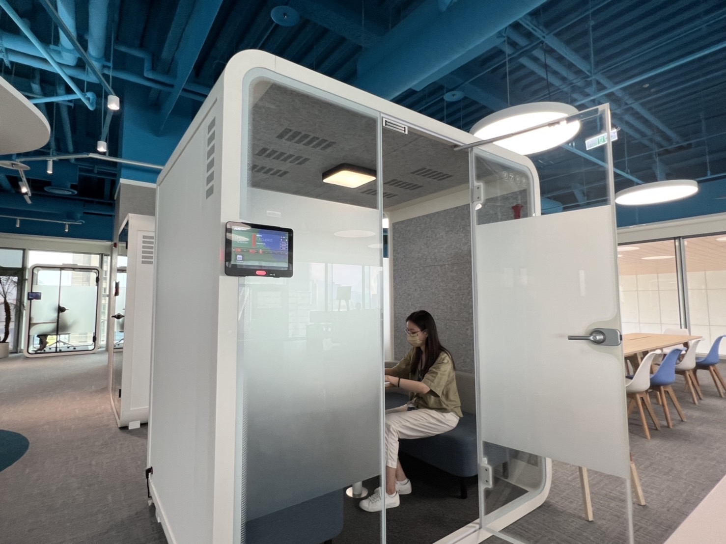 MG不朽情缘高雄據點的智慧行動辦公艙，展現MG不朽情缘在面板以外的研發應用軟實力