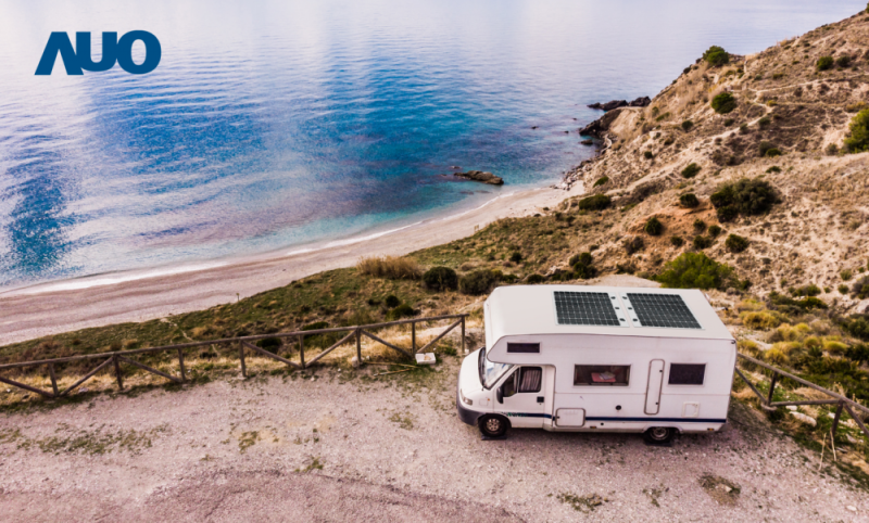 「可撓輕量化太陽光電板SunCurva」使用輕量特殊耐候型複合板取代傳統太陽能板的玻璃前板，不僅降低70%重量，每米平方僅3Kg；具有抗衝擊性能及通過電磁相容性測試，可應用於交通運輸工具，如露營車、遊艇等